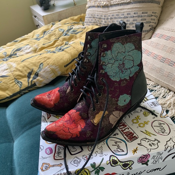 Free people tapestry boots - Picture 2 of 5